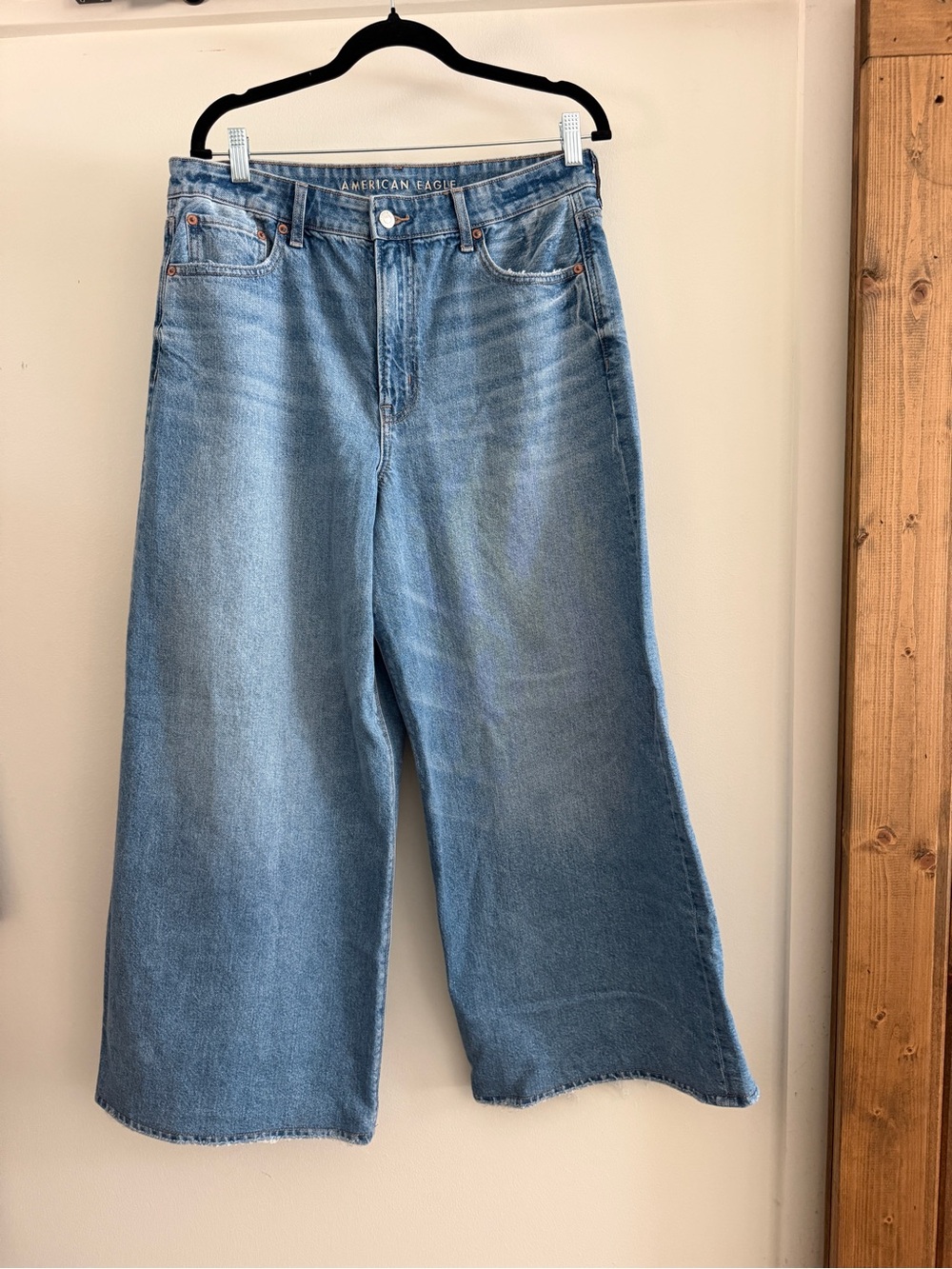 American Eagle Outfitters Women's Wide-Leg Light Wash Denim Jeans